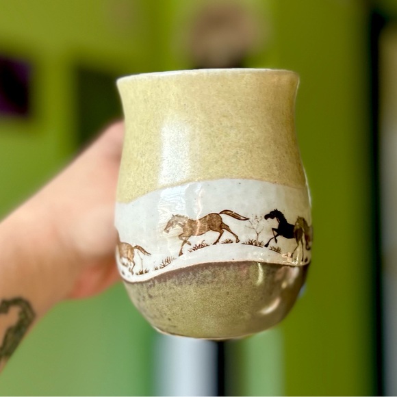 VTG Pottery Rustic Handmade Galloping Horses Western Kitchenware Dining Cup Mug - Picture 6 of 9